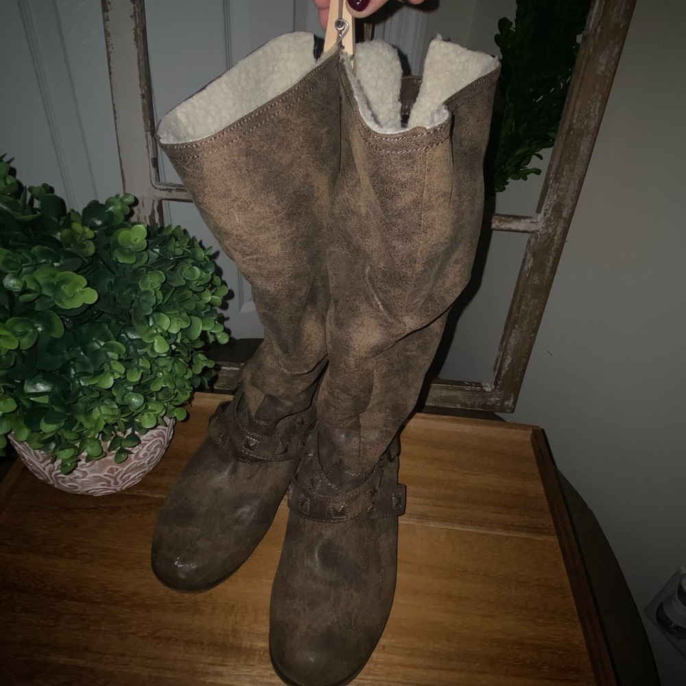 Soft brown knee high boots in great condition